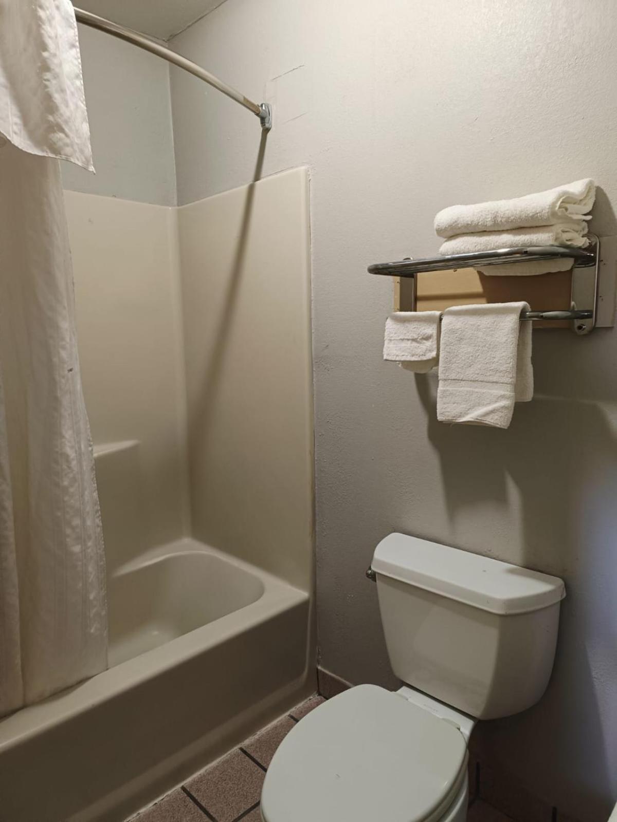 Executive Inn By Oyo Kilgore North Bagian luar foto