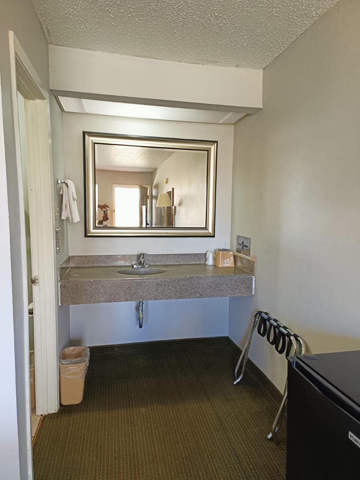 Executive Inn By Oyo Kilgore North Bagian luar foto