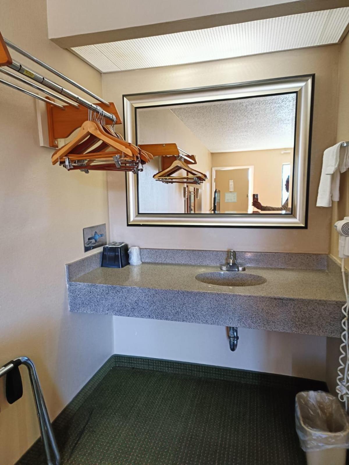 Executive Inn By Oyo Kilgore North Bagian luar foto